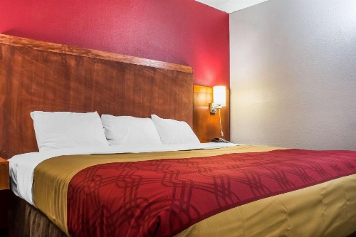 Econo Lodge Brockport image 19