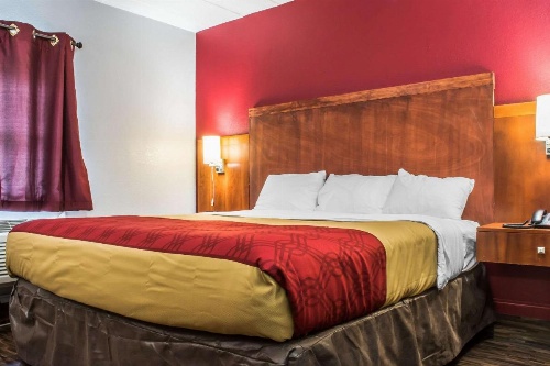 Econo Lodge Brockport image 8