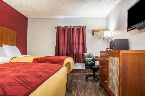 Econo Lodge Brockport image 9